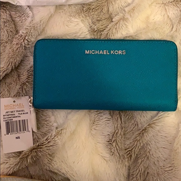 ❌SOLD❌ Michael Kors Saffiano Jet Set Large Wallet - Picture 4 of 4
